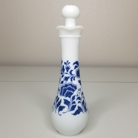 Vintage Avon Moodwind Foaming Bath Oil Milk Glass Decanter Blue‎ Flowers [Empty] - Picture 5 of 12